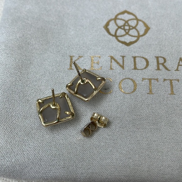Kendra Scott Bonnie Earrings in Gray - Picture 3 of 4
